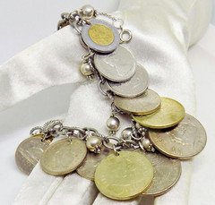VINTAGE COIN BRACELET COINS FROM AROUND THE WORLD CHARM BRACELET 8 IN