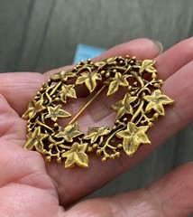 Vintage 1989 MMA Gold Plated Wrath Grape Leaf Vine Brooch 2” Diameter