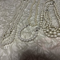 Women’s 6 PieceVintage Jewelry Lot 5 Necklaces 1 Bracelet