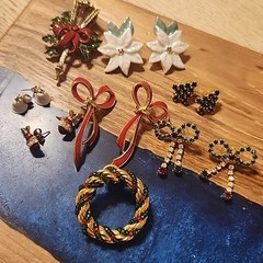 Vtg Jewelry Christmas Holiday Earrings Hollycraft Brooch Variety Bundle Of 8