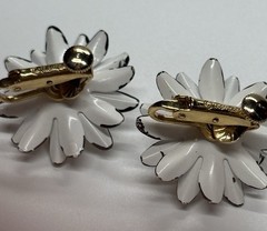 Francois White Flower Brooch And Earrings Set Vintage