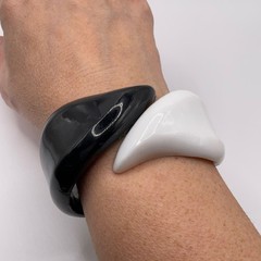 Vintage Hong Kong Black White Acrylic Clamper Bracelet Mod Art Deco Statement