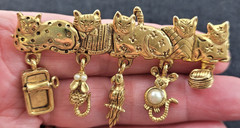Vintage Gold Tone Cat Brooch Multiple Cats Dangle Charms Signed Danecraft