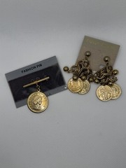 Vintage Gold Tone Coin Jewelry Set Brooch & Drop Earrings 90s Y2K NOS