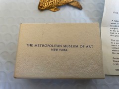 VINTAGE SIGNED METROPOLITAN MUSEUM OF ART LEAPING FISH BROOCH / INFO SHEET & BOX