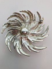 Vintage 1969 Sarah Coventry Silver y Sunburst Faux Pearl Pinwheel Brooch Signed