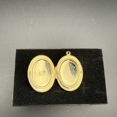 Vintage Gold Tone Locket Pendant Ornate Filigree Oval Photo Charm Mid Century
