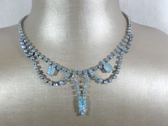 VTG SKY BLUE ALL PRONG SET EMERALD & ROUND RHINESTONE FESTOON NECKLACE