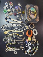 Vintage jewelry set of 36 in vintage box