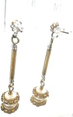 ELEGANT VINTAGE 1960’S STYLE GOLD TONE AND BEIGE CREAM BEAD DANGLE EARRINGS