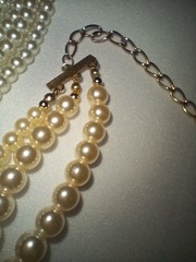 Costume Jewlery 2 Necklaces And 1 Set Of Earrings Costume Pearls