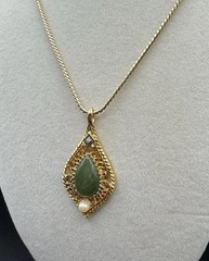 Stunning Vintage Tear-Drop Jade, Pearl, & Diamond Gold-Tone Pendant & Necklace