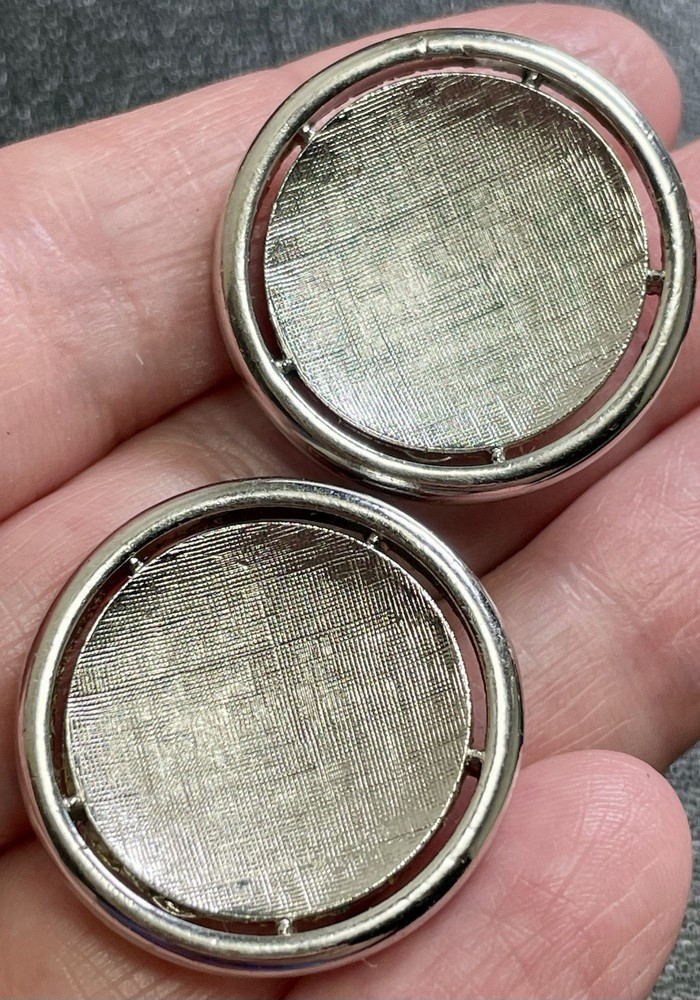 TRIFARI Signed Vintage 1” Round Textured Modernist Silver Tone Clip Earrings