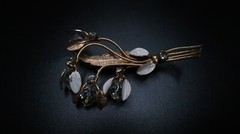Antique Gold Tone Flower Rhinestone Brooch 6cm BB9