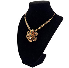 BARCLAY SIGND 12K GOLD FILLED GORGEOUS FLORAL NECKLACE 15″ EMERALD CLR GREEN STN