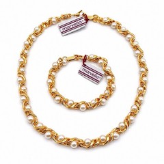 Vintage Marvella NOS Gold Tone Faux Pearl Necklace Bracelet Set Signed Tags