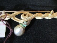 vintage costume jewelry brooch by Francois Gold tone simulated pearls New