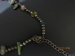 VTG. STYLE POLISHED GLASS STONES & METAL BEADS WITH PENDANT APPROX 28″