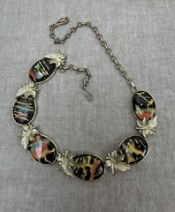 Vtg 1960s Coro 16″ Necklace Marbled Multicolor Thermoset Choker Goldtone Leaf