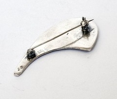 Brooch With Relief Decor Modernist 925 Silver Z595