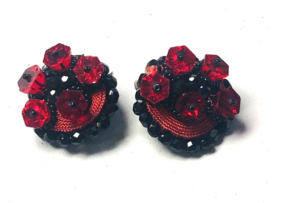 VTG/ANTIQUE RUBY RED DIMENSIONAL HEXAGON CRYSTAL CLUSTER EARRINGS BLACK BASE