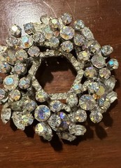 Vintage D&E Juliana Clear Aurora Borealis Rhinestone Wreath Circle Brooch Pin