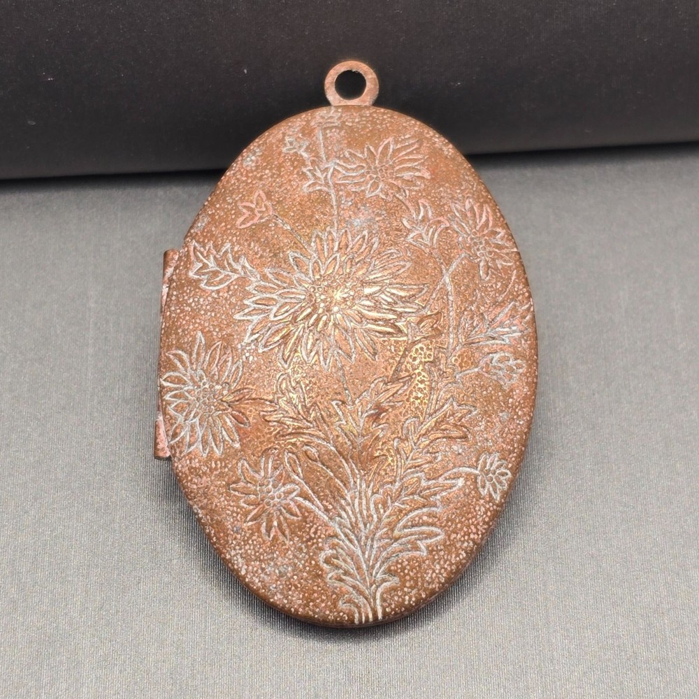 VTG Floral Engraved Oval Locket Pendant 1 5/8″ Copper Alloy Art Nouveau Revival