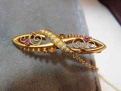Dainty Victorian 15K 625 Yellow Gold Stamped Small Pearls Rubies Filigree Brooch