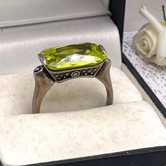 Vintage 925 Sterling Silver Faceted Green Rectangle CZ Ring, size 7.75