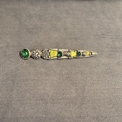 Vintage Miracle Scottish Sgian Dubh Brooch Green Faux Agate Kilt Pin Dagger
