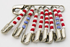 VTG hand made open work SAFETY PIN BEAD charm Brooch red white blue silver tone