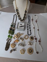 Vintage To Now Mixed Jewelry Lot 17 Pieces Most Signed Resell Wear