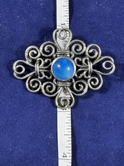 VINTAGE BLUE CABOCHON CENTER UNSIGNED SILVERTONE SWIRL SPIRAL BROOCH