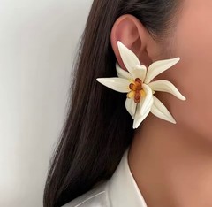 Vintage White Flower Stud Earrings for Women Large