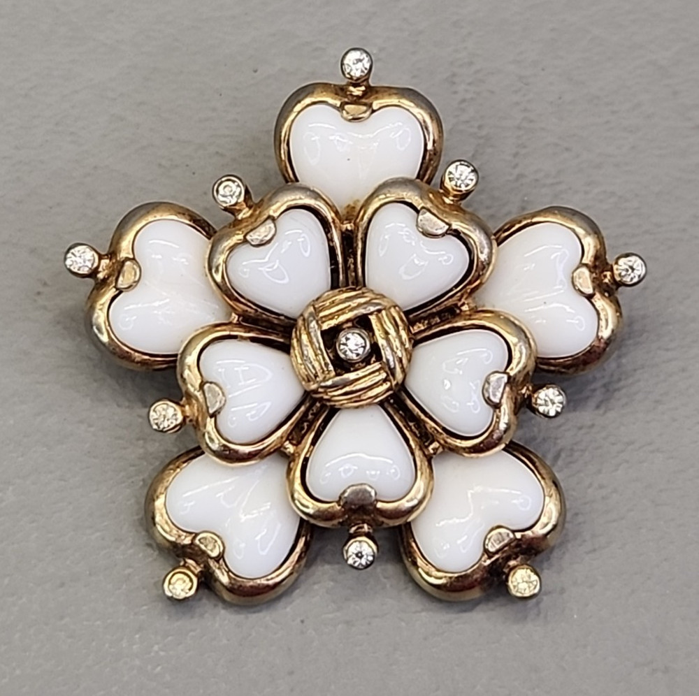 Vintage Mazer Bros Flower Brooch White Glass Molded Gold Tone 1 5/8″