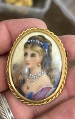 ANTQ LIMOGES PORCELAIN PORTRAIT BROOCH MIXTION TECHNIQUE TROMBONE CLASP 1930’s