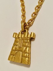 FT Paris High End Chunky Matte Gold Tone RARE Vtg Castle Pendant Necklace 32” 💛