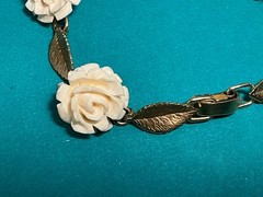🌸 Vintage Krementz Bracelet Gold Overlay Carved White Roses Floral Leaf Link 🌸