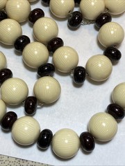 VULCANITE FRENCH LUCITE BEADS STRUNG CHAIN SCREW CLASP NECKLACE MARION GODART?