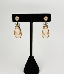 Vintage 14KT Gold Teardrop Shaped Handcarved Portrait Cameo Dangle Earrings