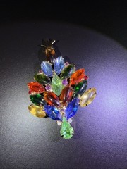 Vintage Colorful Goldtone Prong Set Christmas Tree Brooch Uranium Trunk