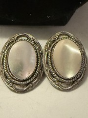 VINTAGE JUDY LEE PENDANT NECKLACE EARRING SET MOTHER OF PEARL Black light GLOWS