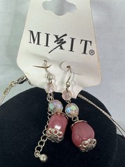 Vintage JC Penny NWT MIXIT Goldtone Pink Multi Necklace Pierced Earrings Set New