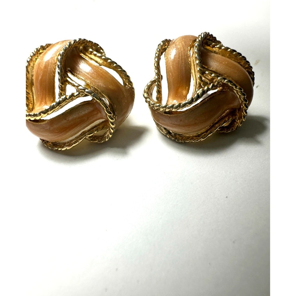 Vtg fashion old money Beige creamy gold neutral earrings post Stud semi formal