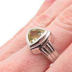 925 Sterling Silver Vintage Real Lime Green Quartz Modernist Ring Size 6.25