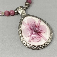 Pink Dichroic Glass Pendant Necklace Silver Tone Chain Acrylic Beads Collar 18″