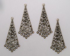 #0093 ANTIQUED GOLD OPEN FILIGREE DROP W/TOP HANG RING – 4 Pc Lot