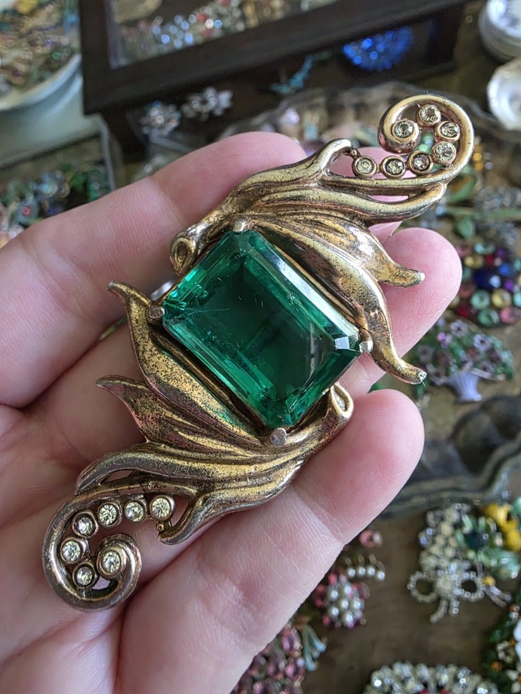 Glamorous Vintage Pot Metal Goldtone Green Glass Brooch