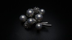 Vintage Whiting Davis Faux Pearl Rhinestone Brooch 4.5cm BB9