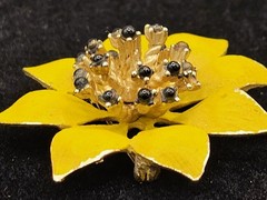 Ledo Brooch Pin Lg Yellow Sunflower Gold Tone Signed, Dated 1961 Vintage 3 1/8″